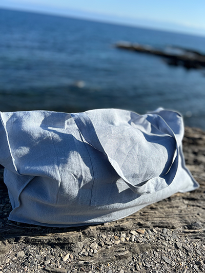 Detail der hellblauen Leinen Beach Bag Ice Blue
