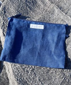 nachtblaue Kosmetiktasche aus Ökotex Leinen, Linen Couture auf Stein
