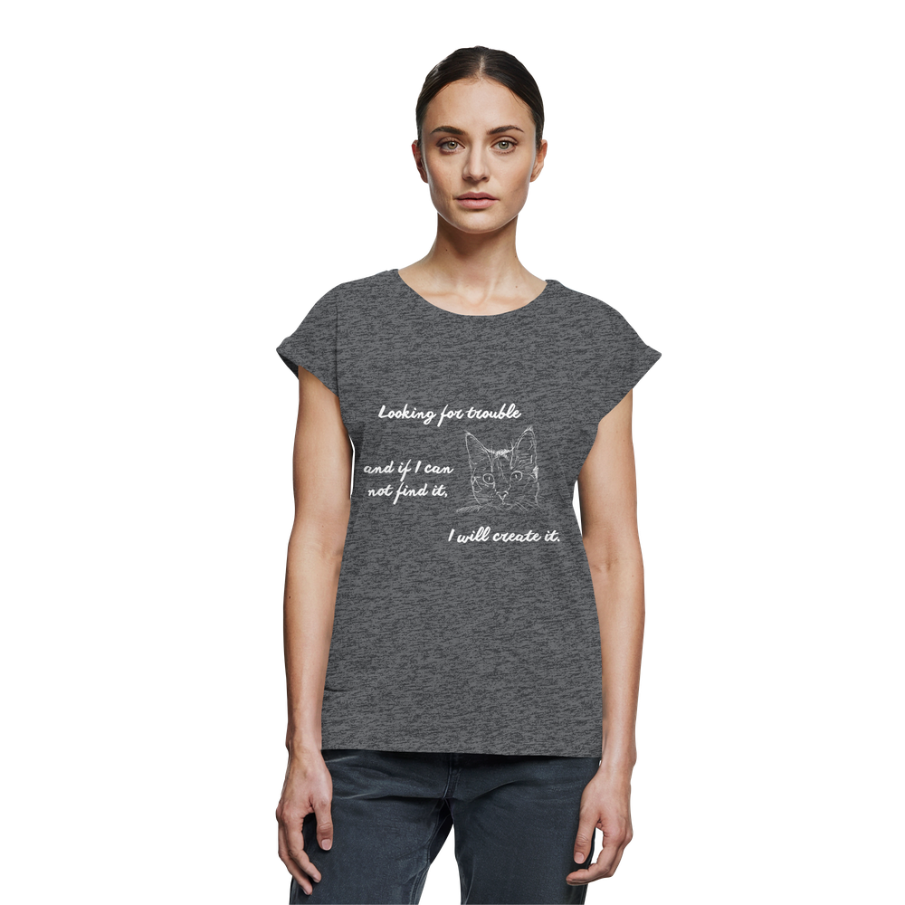 Damen T-Shirt Katzen „trouble“ white print in Charcoal mit verlängerten Schultern am Model