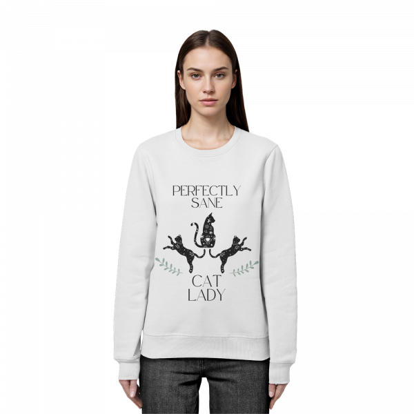 Frau trägt weisses Cat Lady Sweatshirt Damen mit stylishem Katzenprint