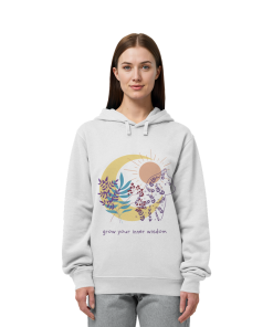 Frau trägt weißen spirituellen Katzen Hoodie mit Naturmotiv und Katze
