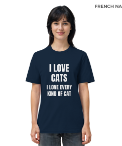 Frau trägt marineblaues Katzen Shirt mit Aufdruck „I love every kind of cat“ im Alltag