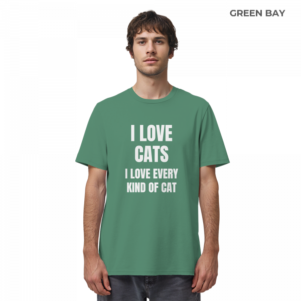 Mann trägt pastellgrünes Cat Lover Statement Shirt mit minimalistischem Katzen Spruch