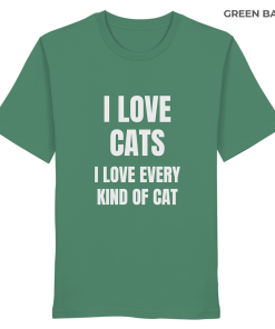 Pastellgrünes Unisex Bio Shirt mit Aufdruck „I love cats I love every kind of cat“ auf weißem Hintergrund