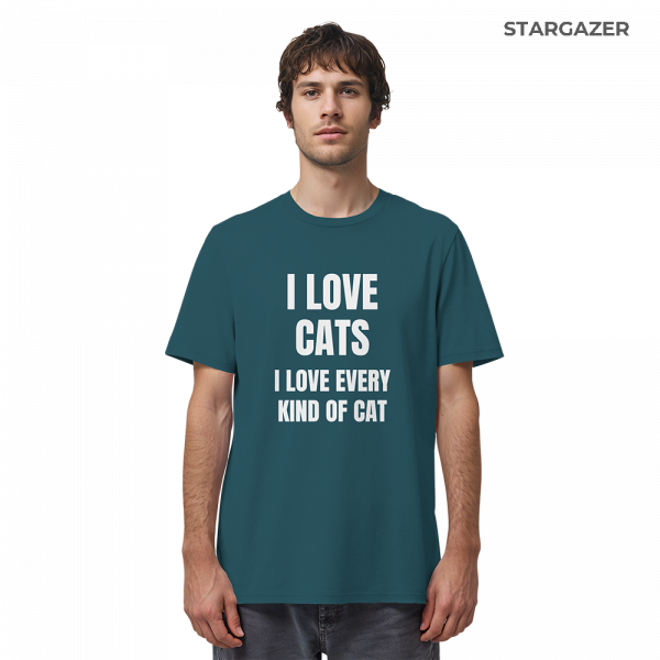 Mann trägt blaugrünes Cat Lover Statement Shirt mit minimalistischem Katzen Spruch