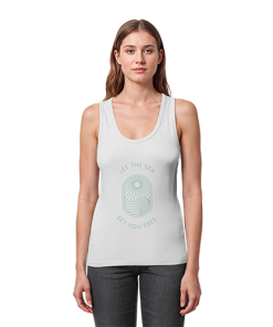 Model trägt weißes Sommer Tank Top Damen mit Beach Design