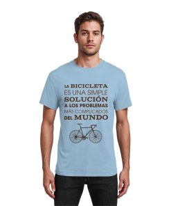 Männliches Model trägt hellblaues Cycling Shirt unisex mit Rennrad Motiv