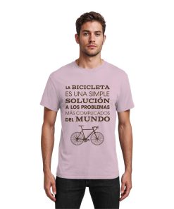 Männliches Model trägt hellrosa Bike Lover Shirt mit spanischem Fahrrad Statement
