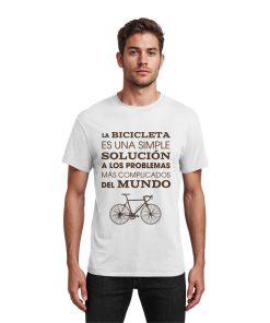 Männliches Model trägt weißes Fahrrad T-Shirt unisex mit spanischem Bike Spruch