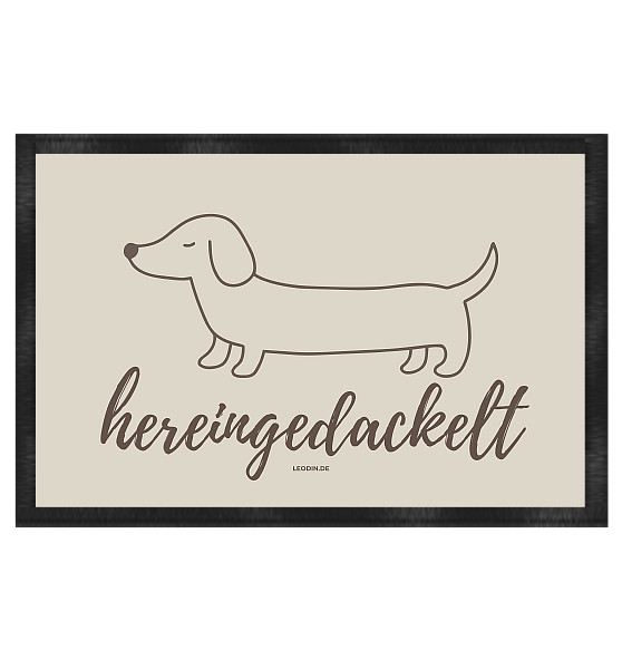 Hunde Fußmatte hereingedackelt Greige mit dunkelgrauem Dackel auf hellem Greige-Hintergrund