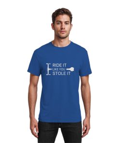 Model trägt blaues Cycling Shirt Herren mit lustigem Bike Spruch