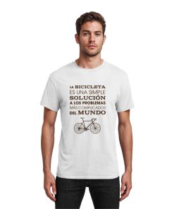 Männliches Model trägt weißes Fahrrad T-Shirt unisex mit spanischem Bike Spruch