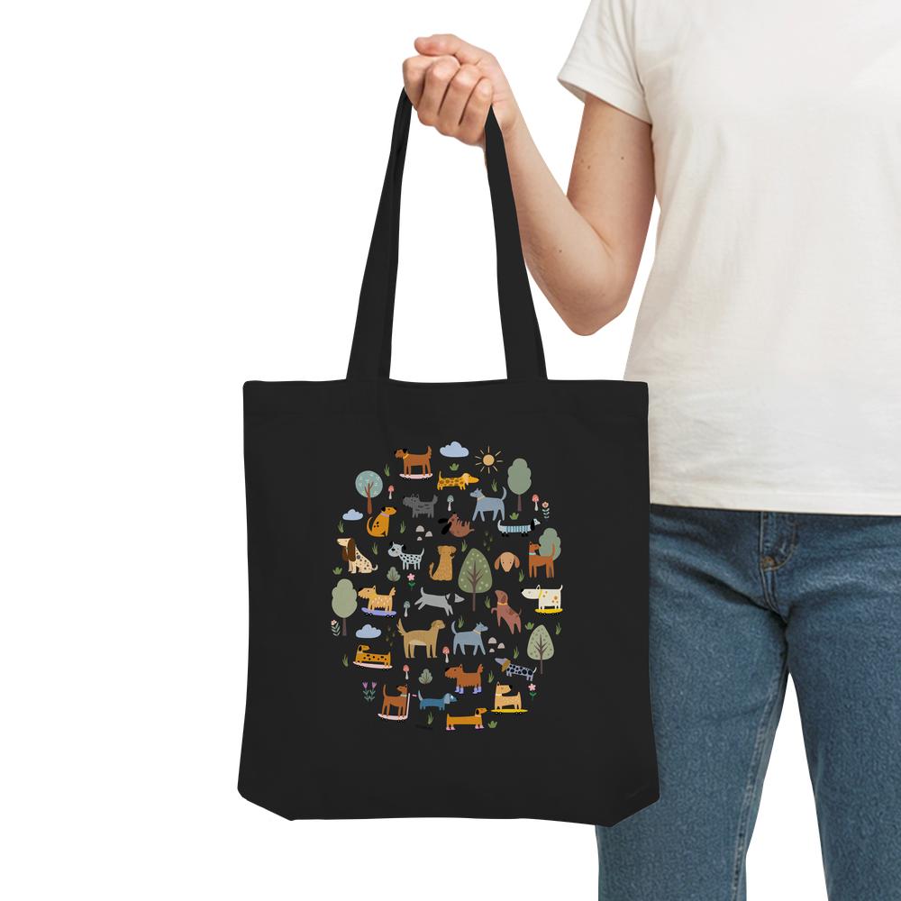Hundeparadies Tote Bag in Black wird am Arm getragen