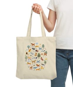 Hundeparadies Tote Bag in Natural wird am Arm getragen