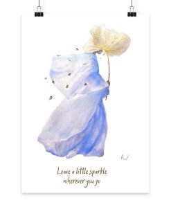 Handgemalte Aquarellillustration eines schwebenden blauen Kleides mit filigraner Blüte und goldenen Akzenten sowie dem Schriftzug „Leave a little sparkle wherever you go“ als Fine Art Print.