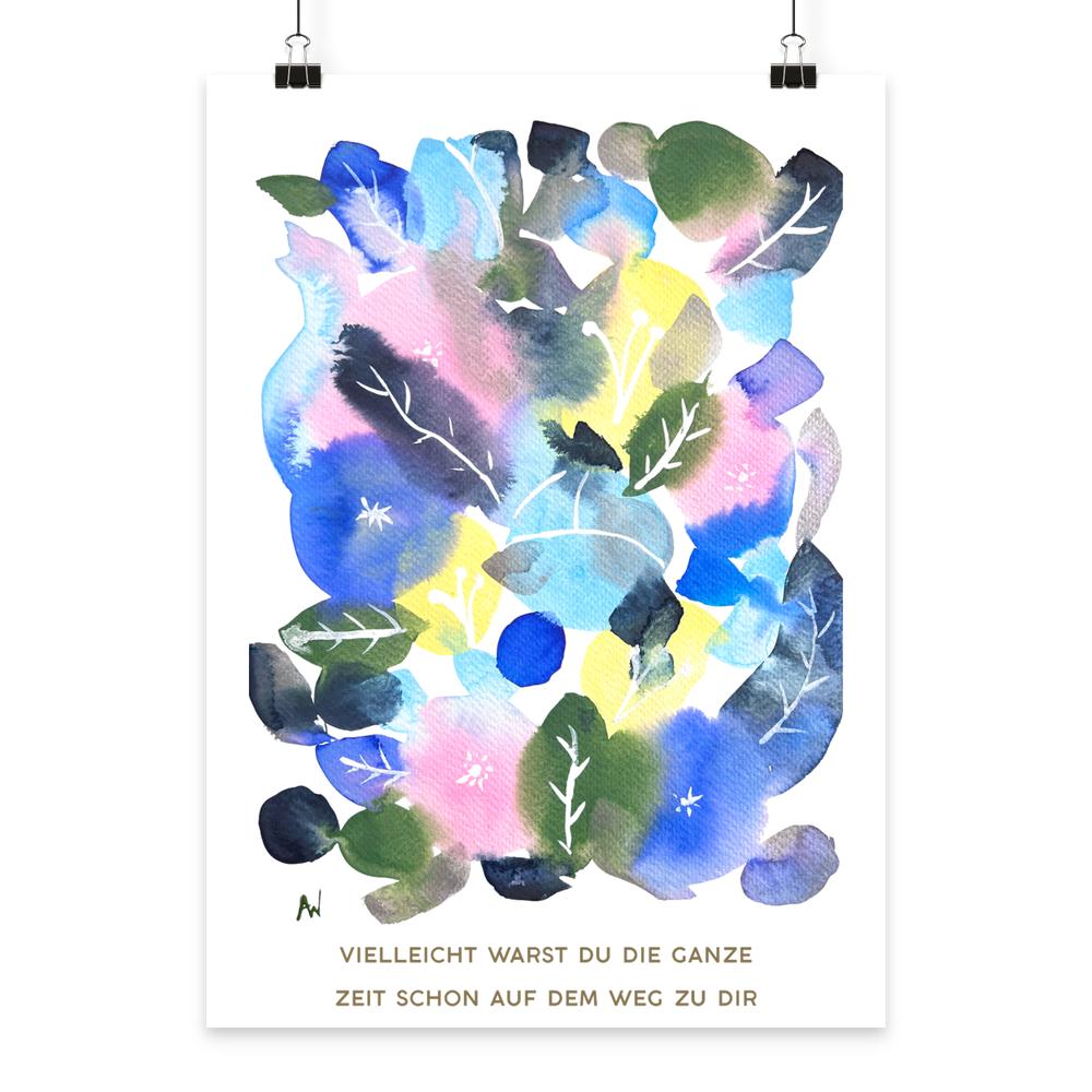 Handgemalte florale Aquarellillustration in Rosa-, Blau- und Grüntönen mit dem Spruch „Vielleicht warst du die ganze Zeit schon auf dem Weg zu dir.“ von LEODIN.