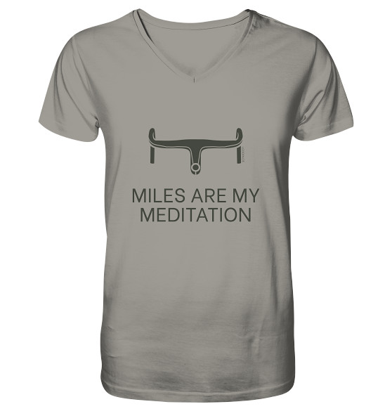 Weißes Cycling T-Shirt Herren V-Ausschnitt mit „Miles are my meditation“ Schriftzug und minimalistischem Rennradlenker