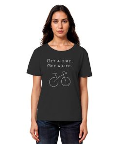 Model trägt bordeauxfarbenes Rennrad T-Shirt Damen Bio mit Fahrradmotiv und Statement Spruch