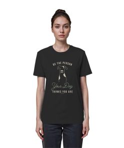 Frau trägt Bio Hunde Statement Shirt in schwarz
