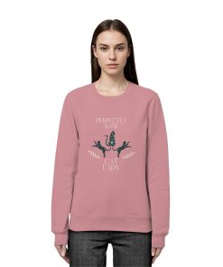 Frau trägt rosa Cat Lady Sweatshirt Damen mit stilvollem Katzenprint