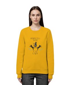 Frau trägt sonnengelbes Cat Lady Sweatshirt Damen mit stylishem Katzenprint