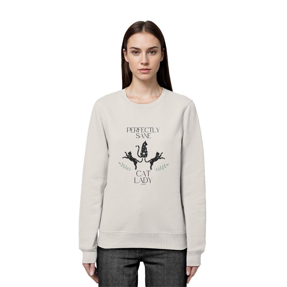 Frau trägt naturweisses Cat Lady Sweatshirt Damen mit stylishem Katzenprint