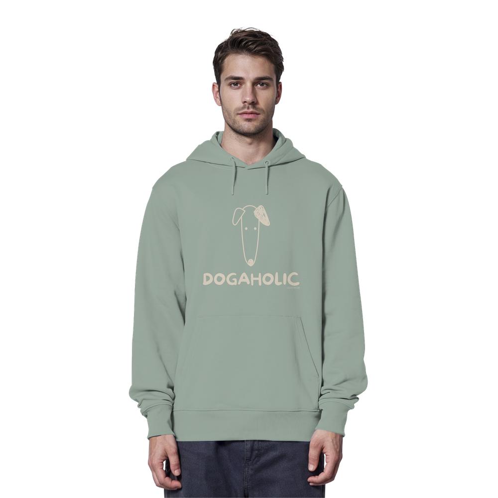 Mann trägt pastellgrünen Unisex Bio-Hoodie mit heller DOGAHOLIC-Aufschrift und Hundeillustration
