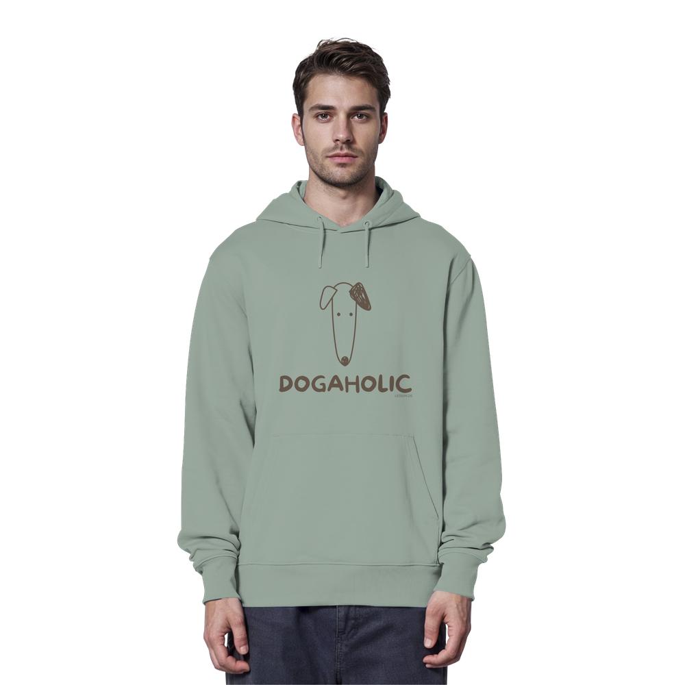Mann trägt aloegrünen Unisex Bio-Hoodie mit DOGAHOLIC-Schriftzug