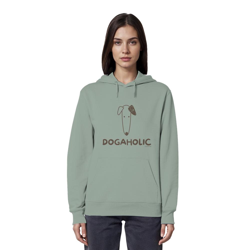 Frau trägt aloefarbenen Unisex Bio-Hoodie mit DOGAHOLIC-Hundemotiv