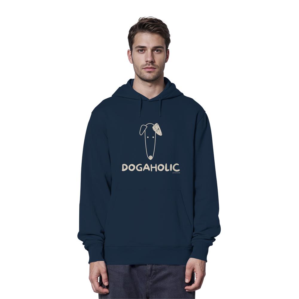 Mann trägt dunkelblauen Unisex Hoodie mit DOGAHOLIC-Schriftzug