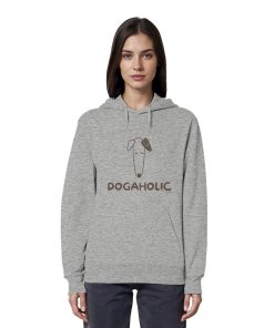 Frau trägt Heather Grey Hoodie mit DOGAHOLIC-Schriftzug
