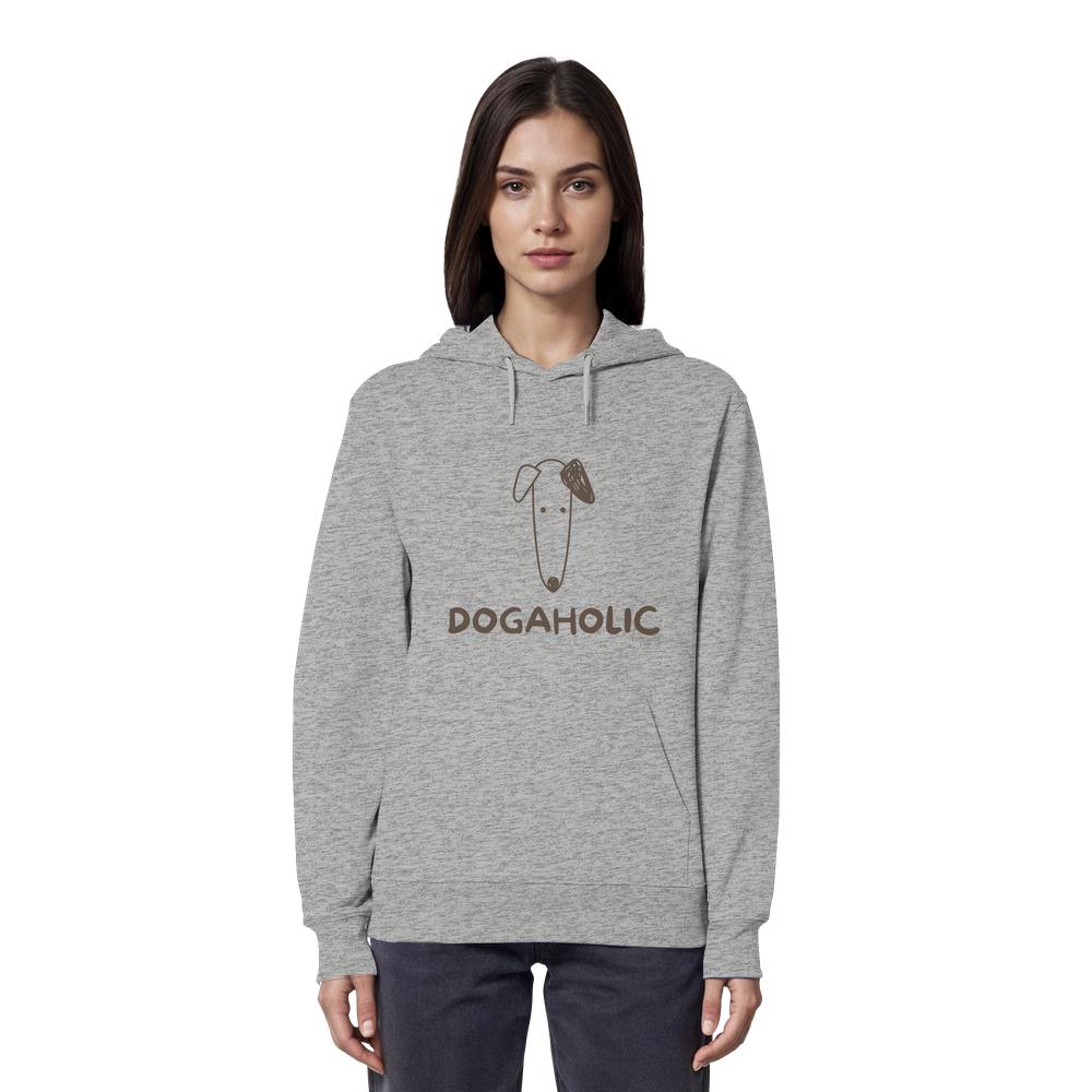 Frau trägt Heather Grey Hoodie mit DOGAHOLIC-Schriftzug