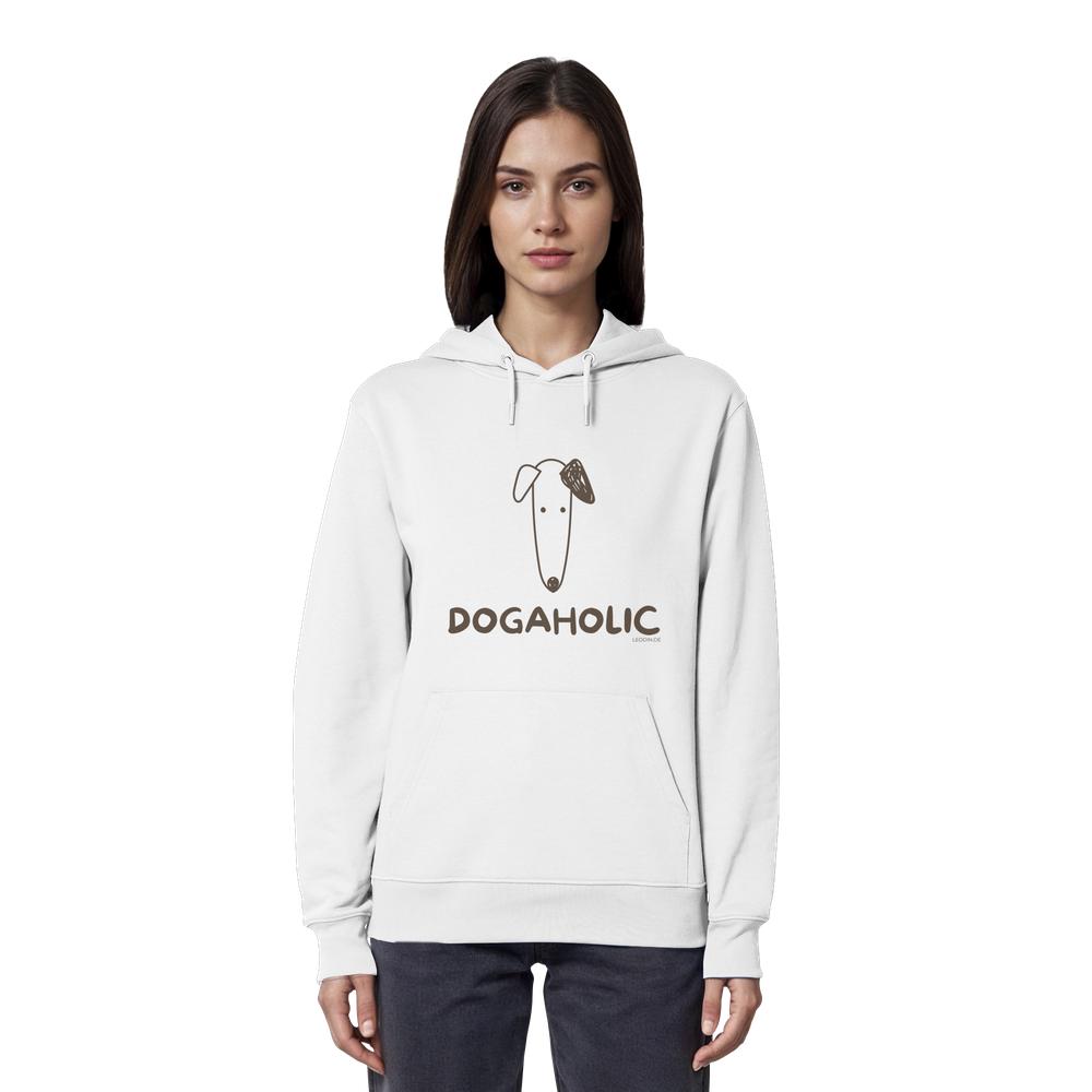 Frau trägt weißen Unisex Bio-Hoodie mit DOGAHOLIC-Schriftzug und stilisiertem Hundemotiv