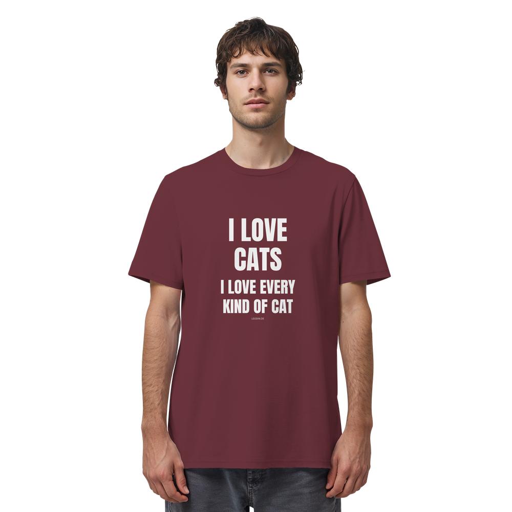 Mann trägt weinrotes Cat Lover Statement Shirt mit minimalistischem Katzen Spruch