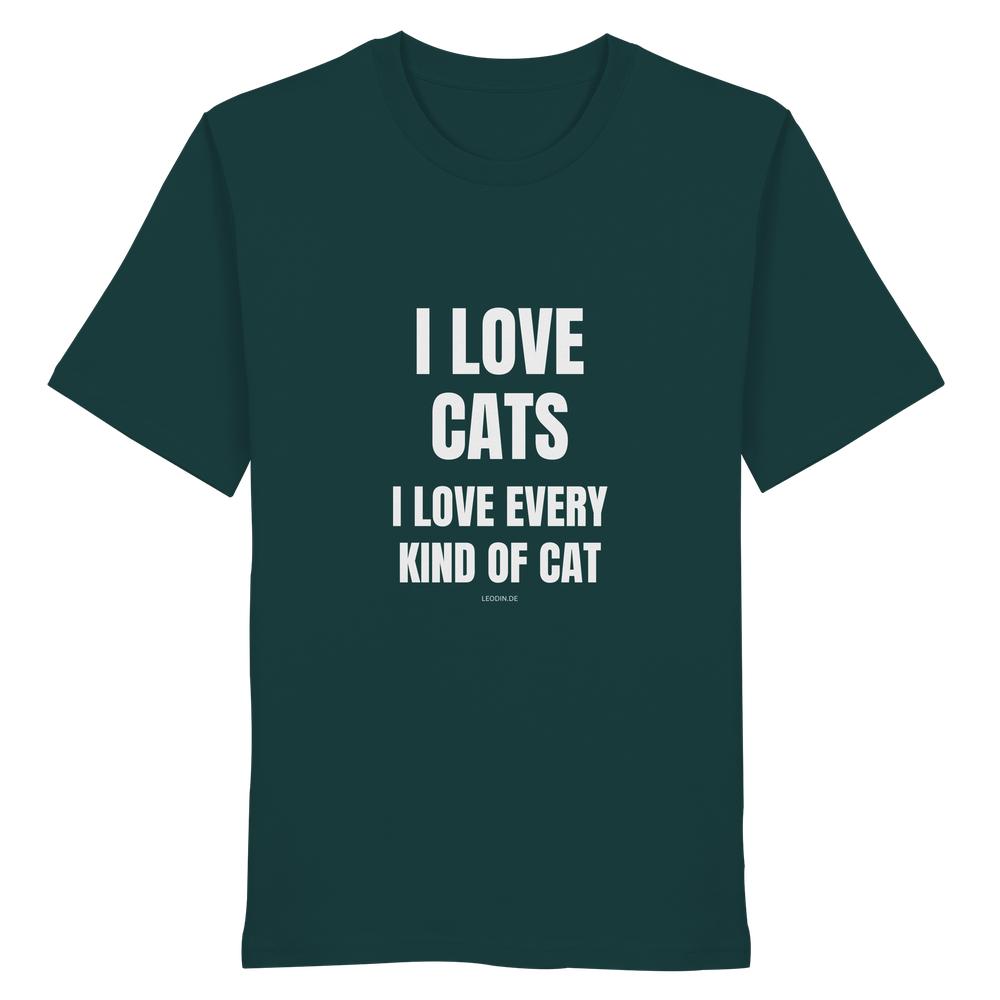 Grünes Unisex Bio Shirt mit Aufdruck „I love cats I love every kind of cat“ auf weißem Hintergrund