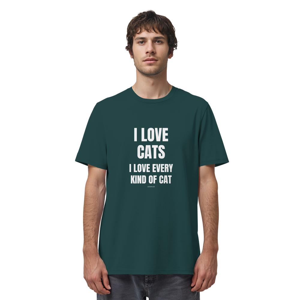 Mann trägt dunkelgrünes Cat Lover Statement Shirt mit minimalistischem Katzen Spruch