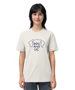 Damenmodel trägt cremefarbenes Unisex Hundeshirt