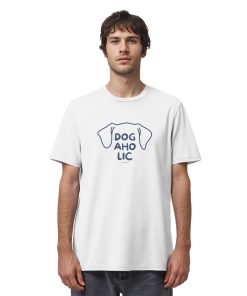 Herrenmodel trägt weißes Hunde Shirt mit Dogaholic-Motiv