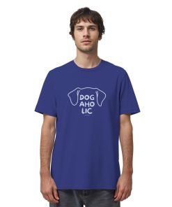 Mann trägt dunkelblaues Hunde Shirt mit Dogaholic-Schriftzug