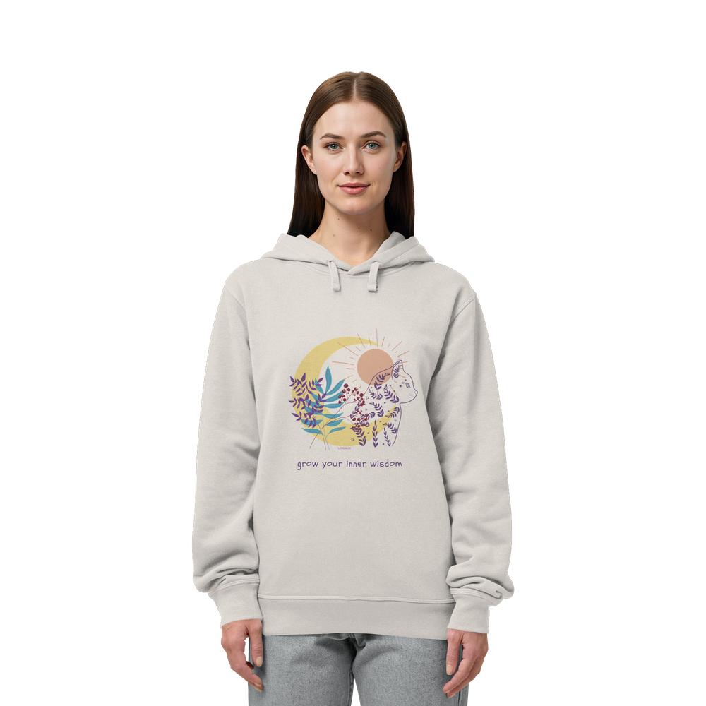 Frau trägt Vintage weißen Katzen Hoodie mit Grow Your Inner Wisdom Design