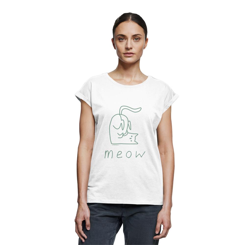 Dame trägt weißes Print T-Shirt mit grünem Katzenmotiv meow von LEODIN Design
