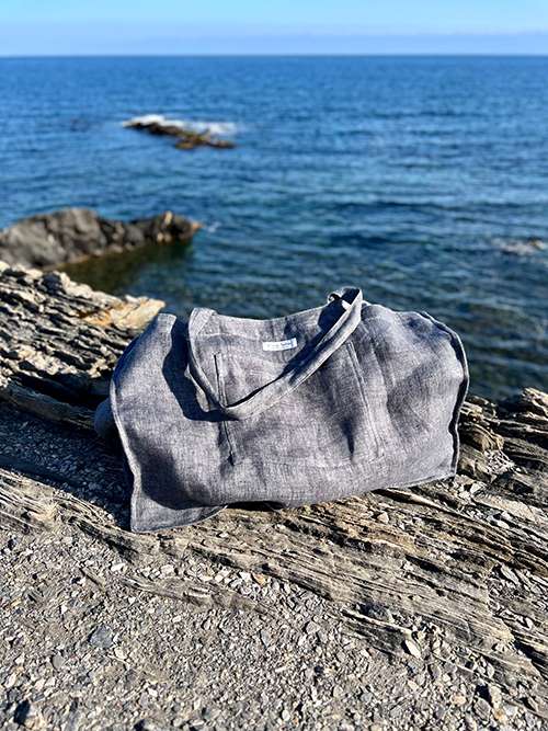 Graue Leinen Strandtasche Asphalt Grau am Meer