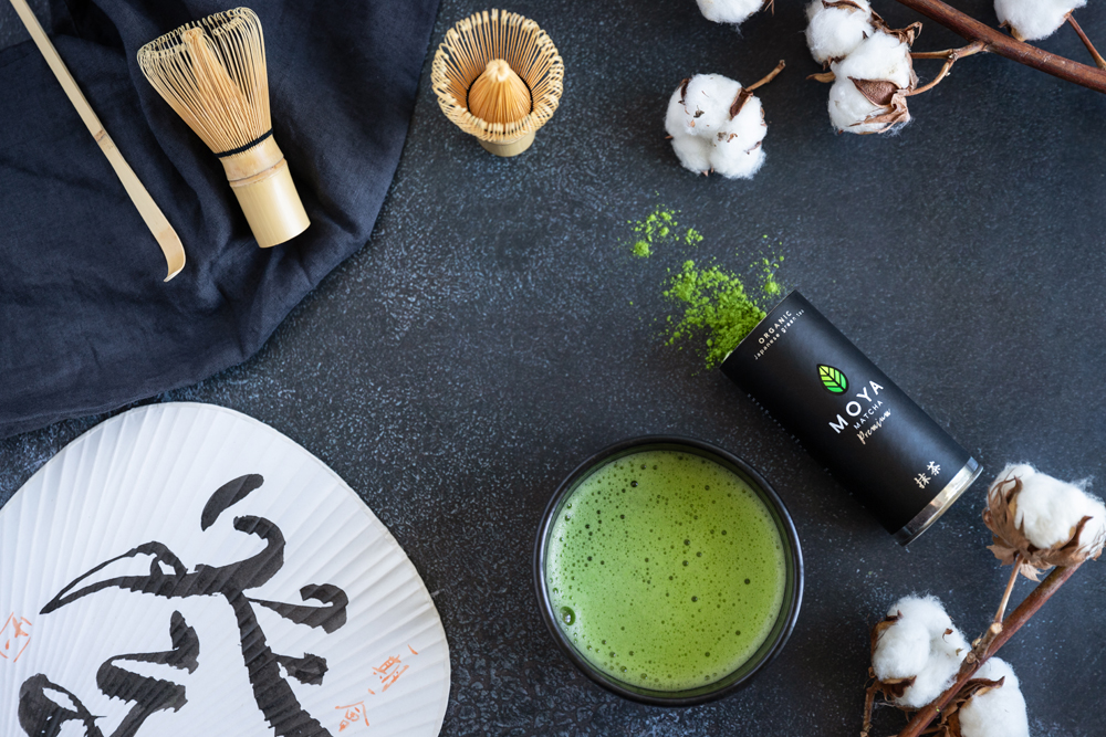 MOYA Matcha Premium mit Matchaschale, Chasen und japanischem Fächer