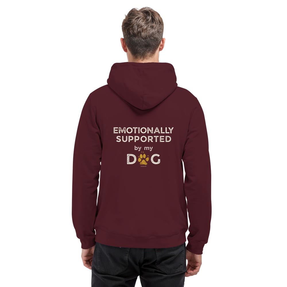 Dunkelroter Hunde Hoodie an Mann mit Emotionally Supported Rückenprint