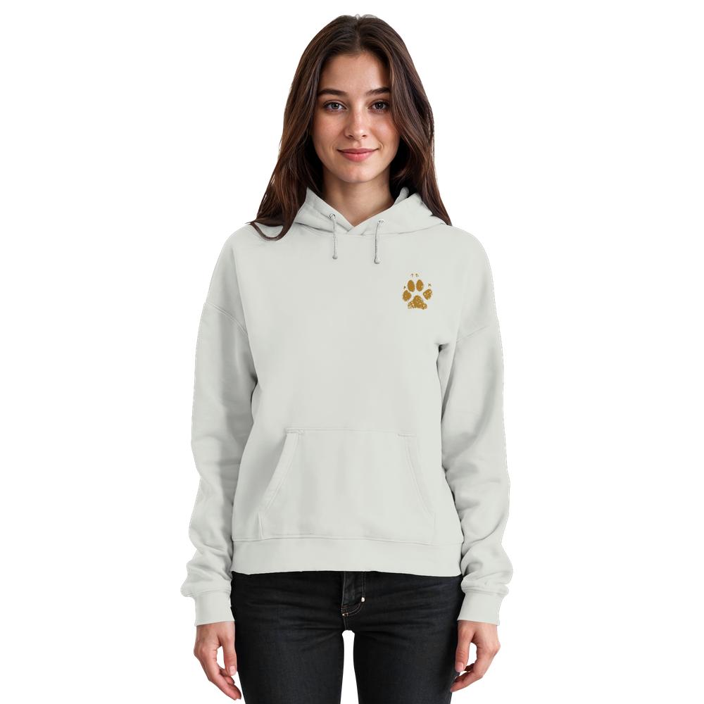 Aschgrauer Unisex Hunde Hoodie an Frau mit Pfotenprint vorne