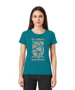 Frau trägt türkisblaues Go where you grow Shirt