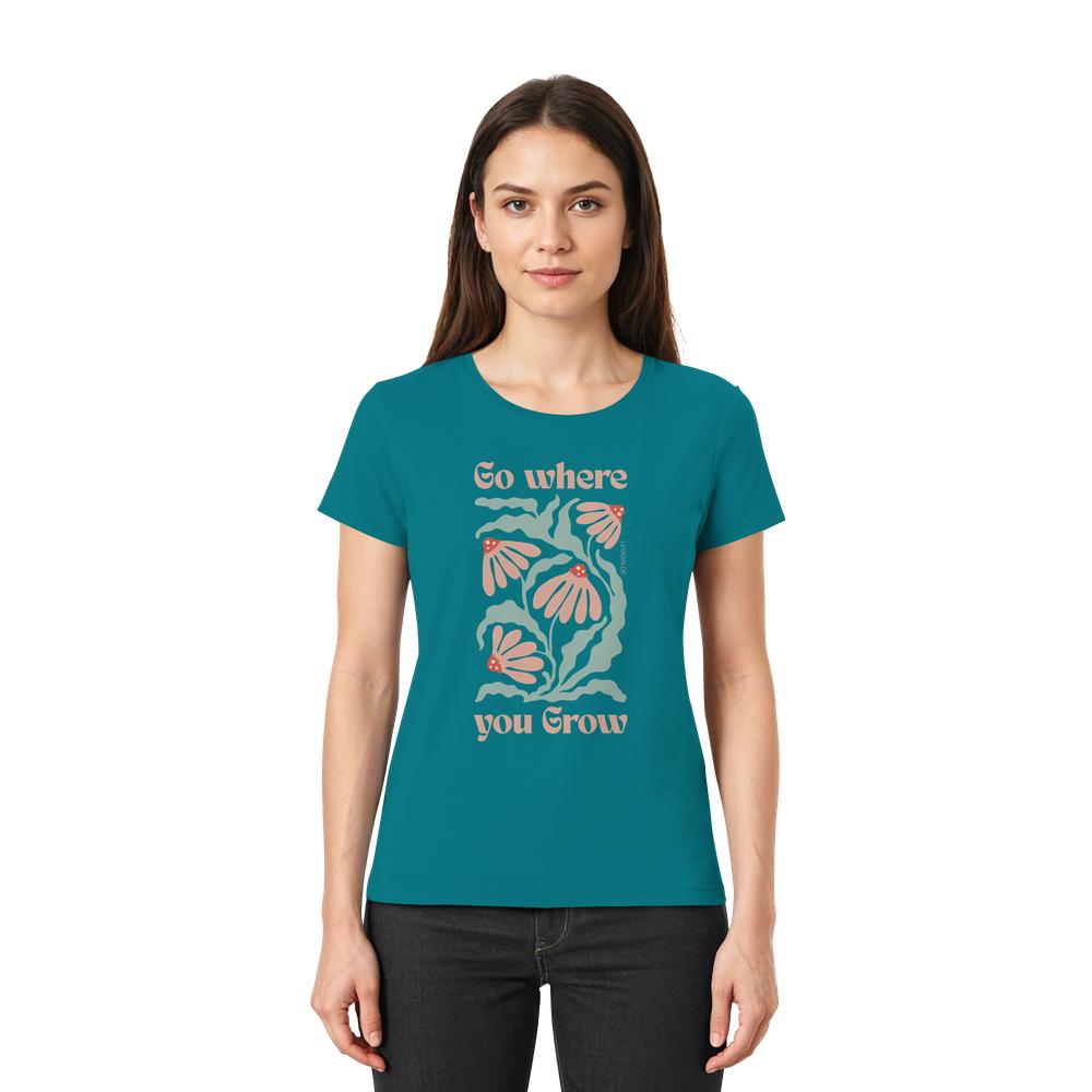 Frau trägt türkisblaues Go where you grow Shirt