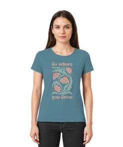Frau trägt graublaues Go where you grow Shirt