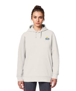 Frau trägt Nature Hoodie in Vintage White mit kleinem Frontmotiv