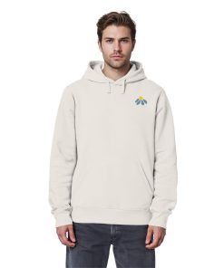 Mann trägt Vintage White Unisex Hoodie mit Blumenprint vorne